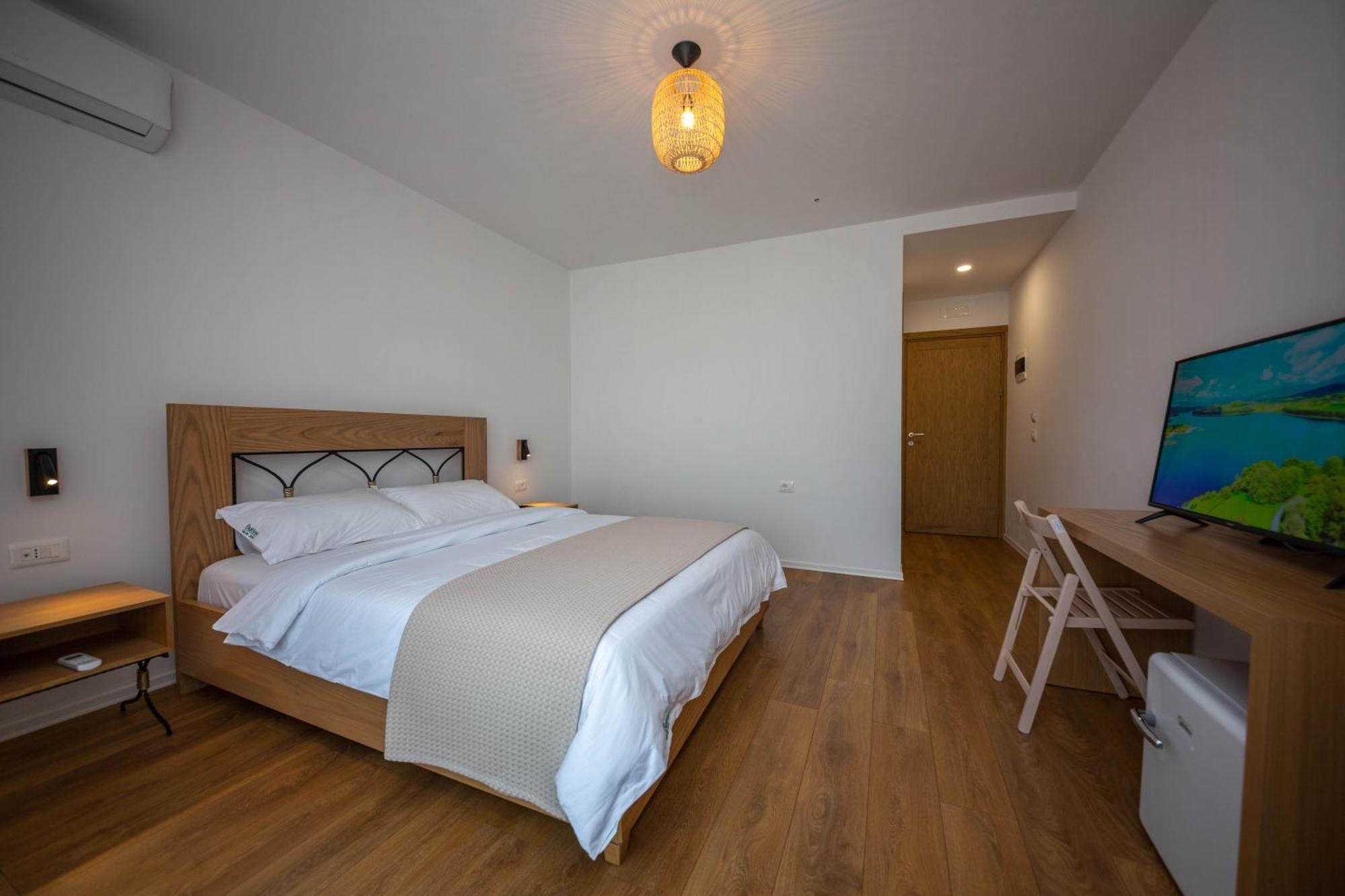 Gle-Alb Agrotourism Hotel Tepelene Room photo