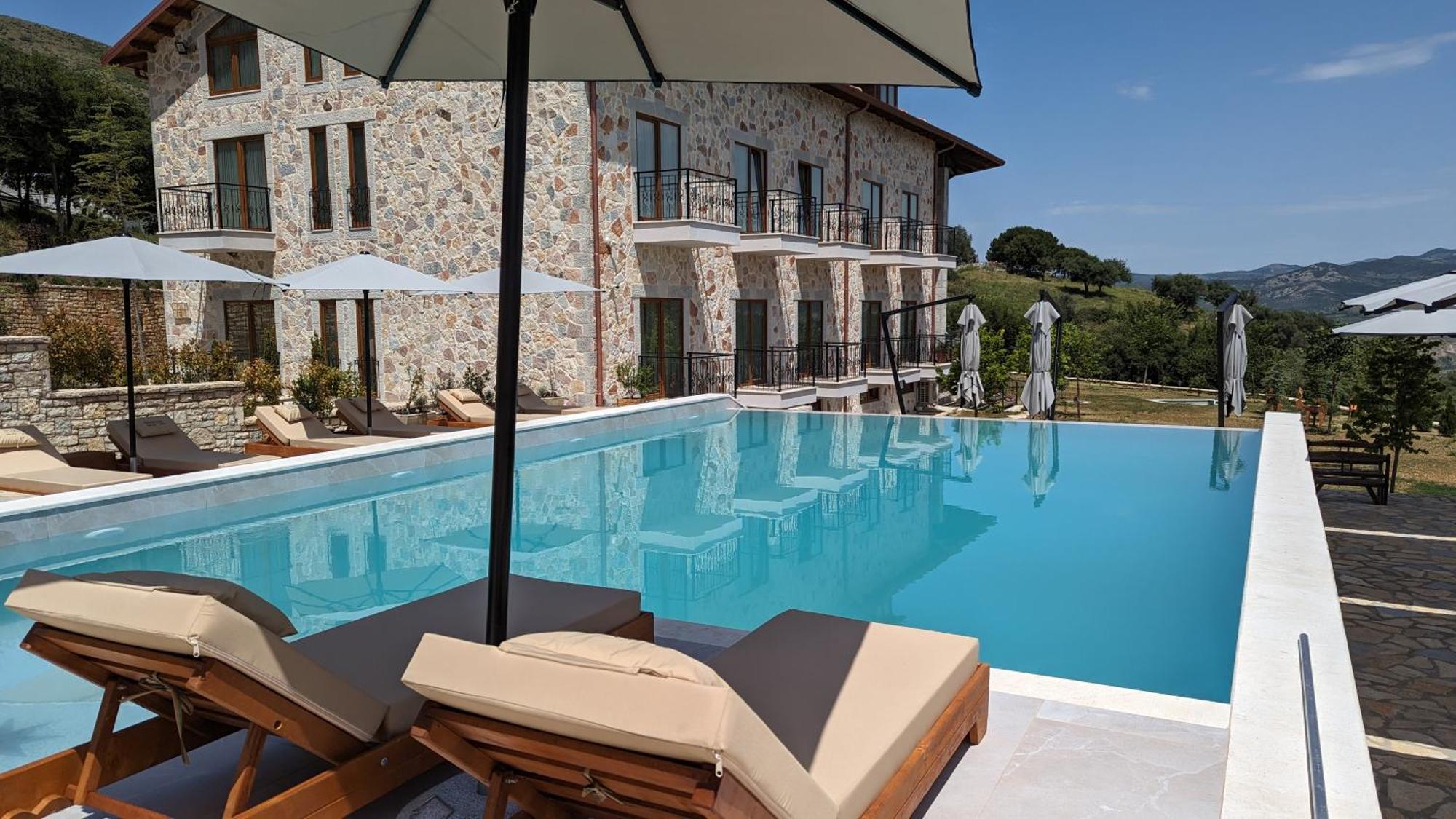 Gle-Alb Agrotourism Hotel Tepelene Exterior photo