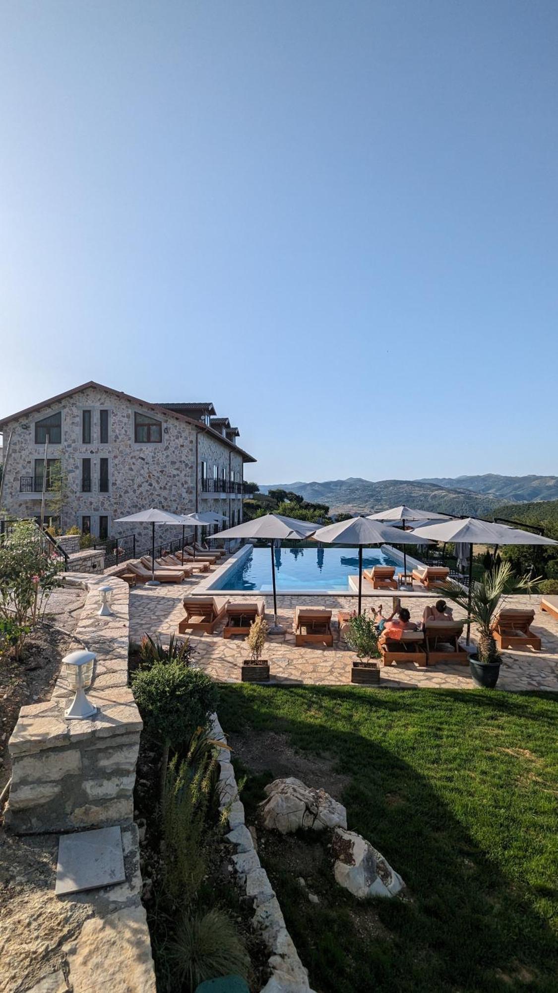 Gle-Alb Agrotourism Hotel Tepelene Exterior photo