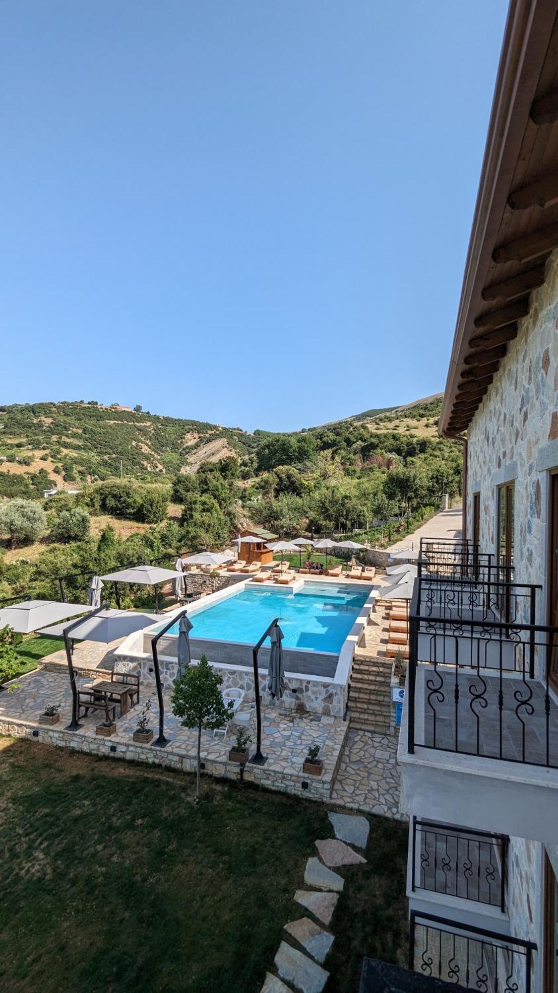Gle-Alb Agrotourism Hotel Tepelene Exterior photo