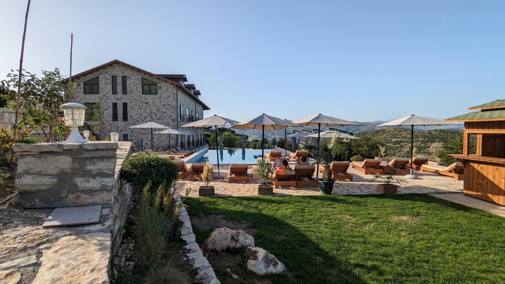 Gle-Alb Agrotourism Hotel Tepelene Exterior photo