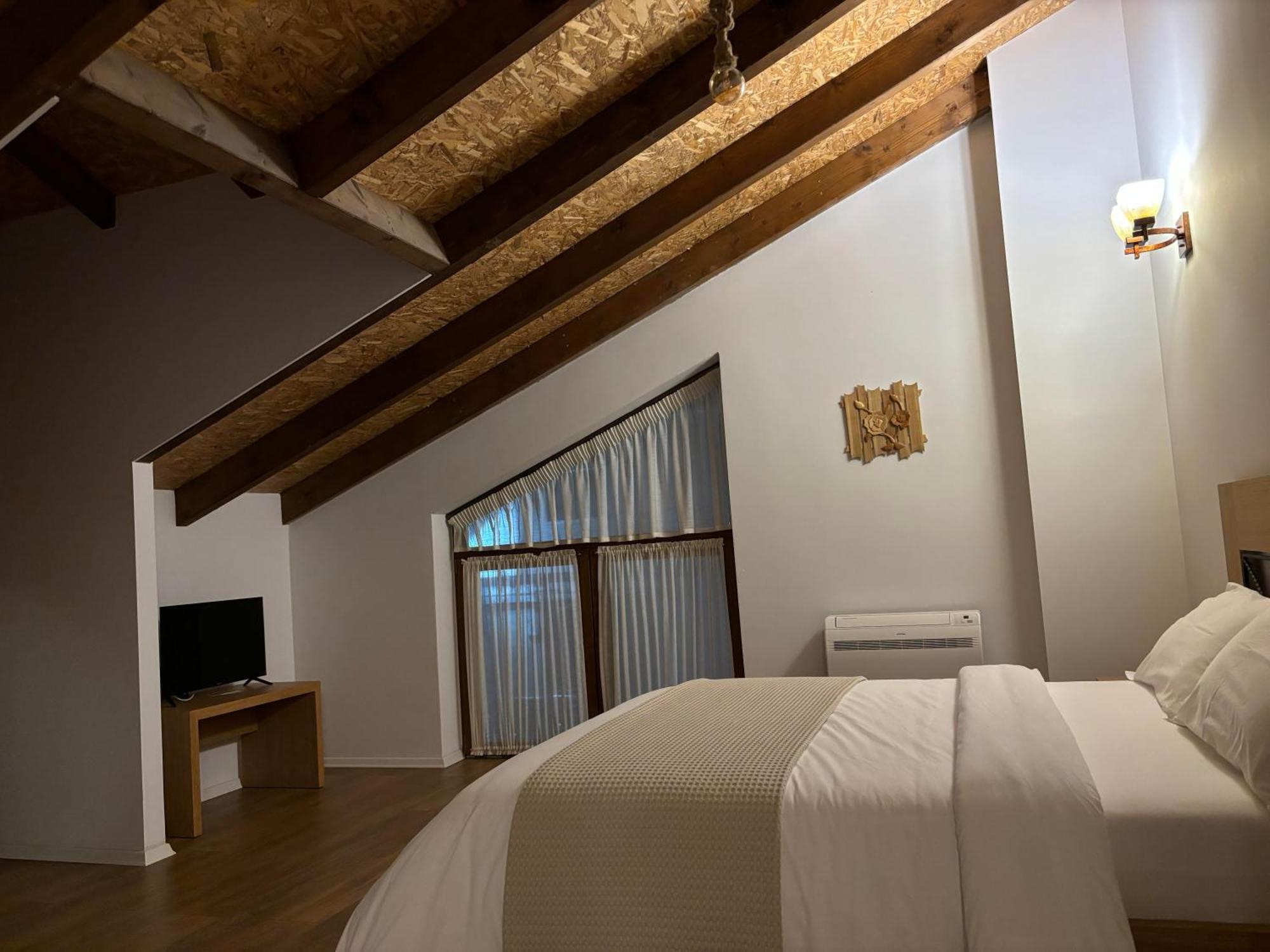 Gle-Alb Agrotourism Hotel Tepelene Exterior photo