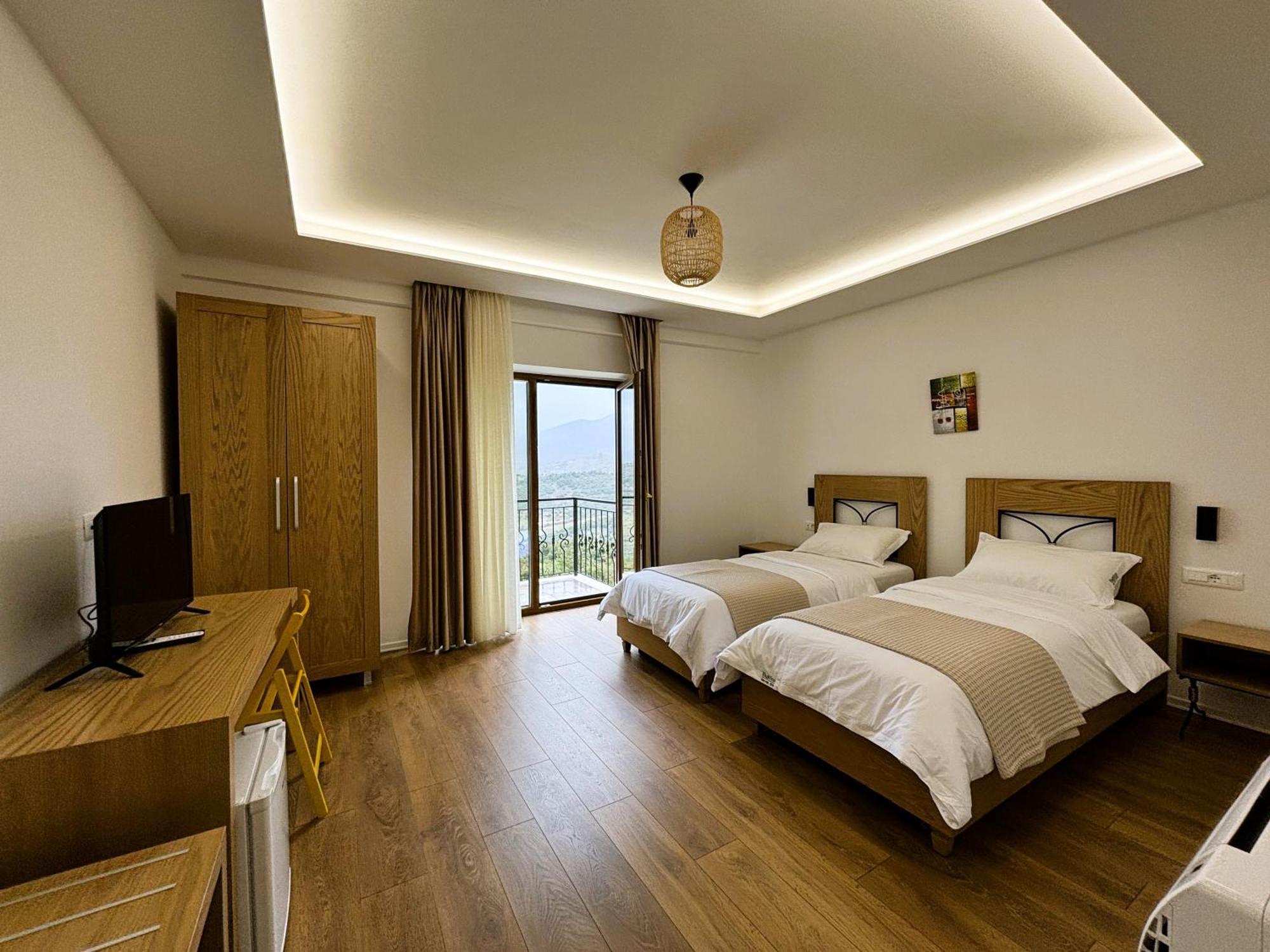 Gle-Alb Agrotourism Hotel Tepelene Exterior photo
