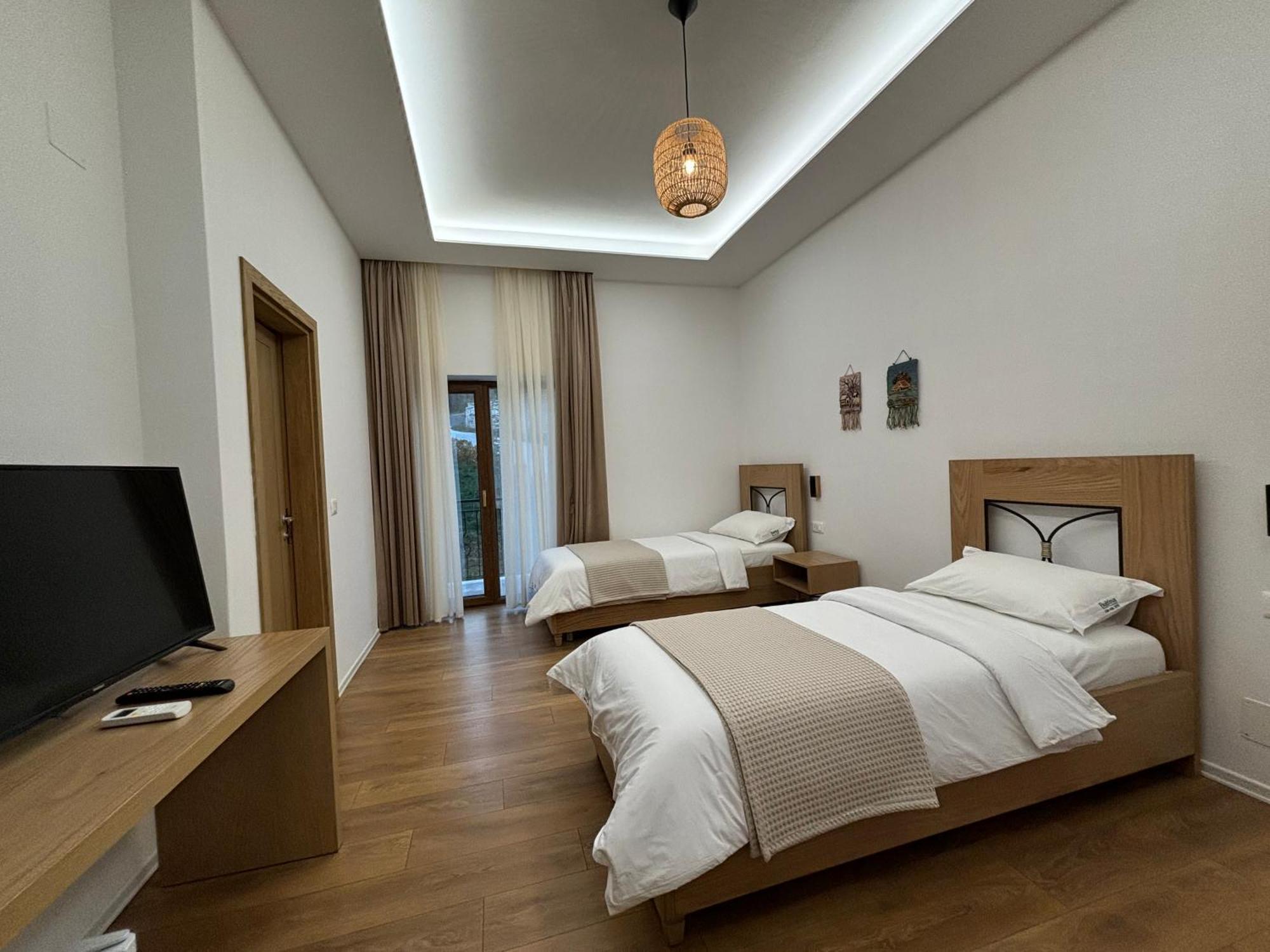 Gle-Alb Agrotourism Hotel Tepelene Exterior photo