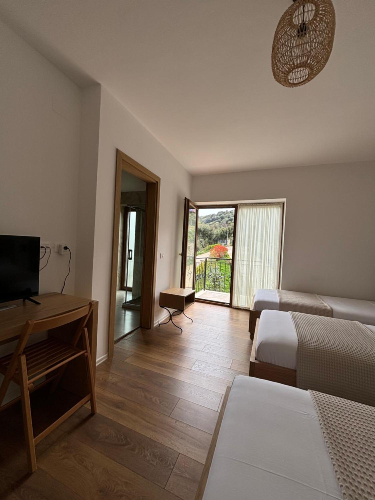Gle-Alb Agrotourism Hotel Tepelene Exterior photo
