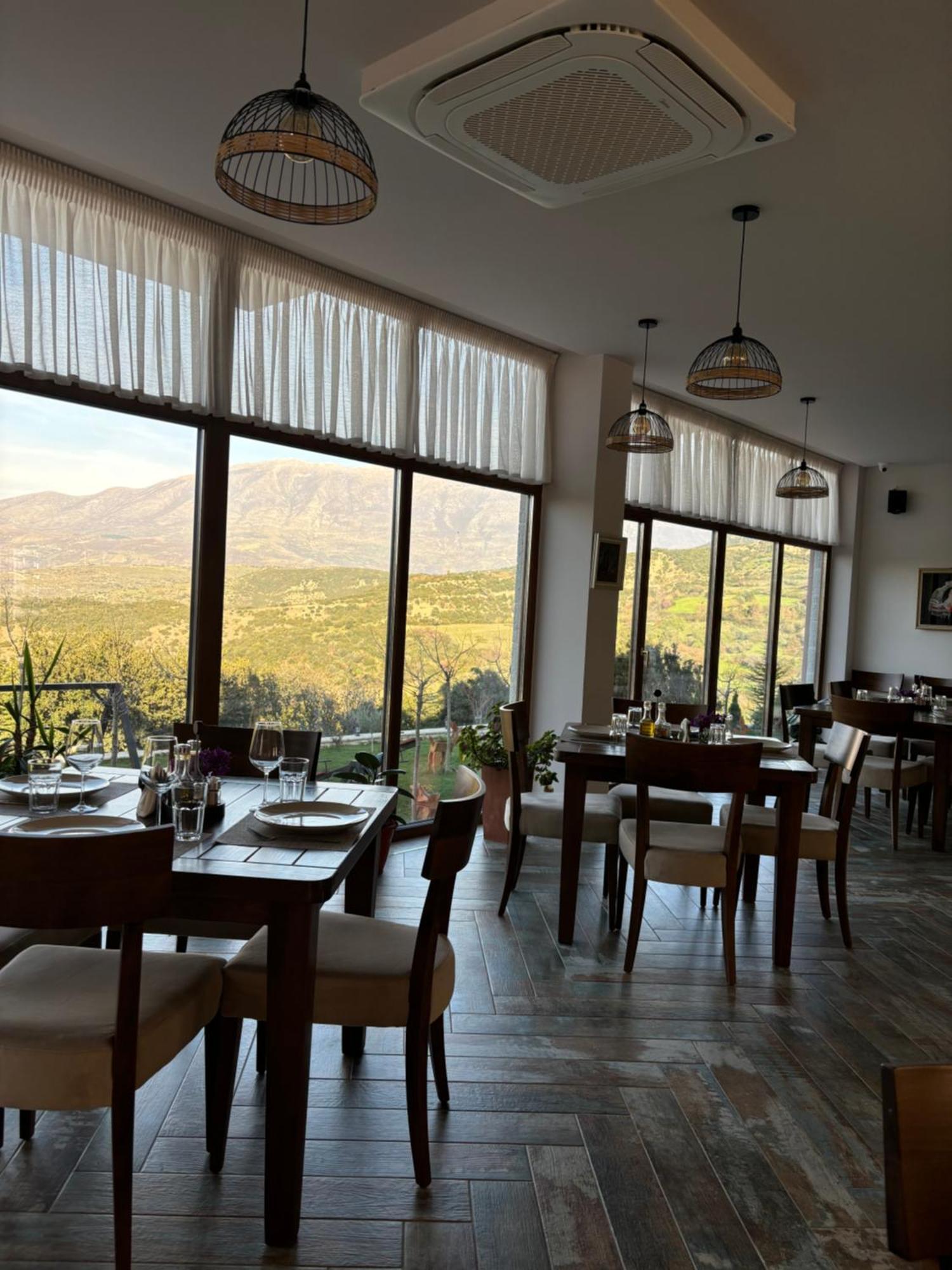 Gle-Alb Agrotourism Hotel Tepelene Exterior photo